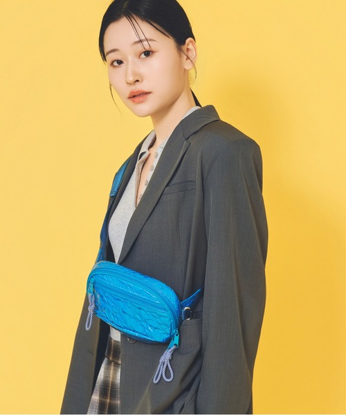 CONTROL FREAK / CTFK(コントロールフリーク)の「CONTROL FREAK / CTFK(コントロールフリーク/シーティーエフケー)【TRAVEL BAG Series】シャイニーminiボディバッグ(ボディバッグ/ウエストポーチ・レディース・ブルー/シルバー/ブラック・FREE)」の5枚目の写真
