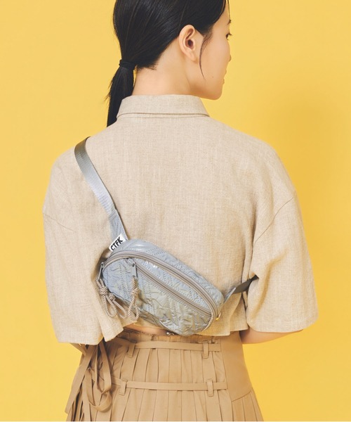 CONTROL FREAK / CTFK(コントロールフリーク)の「CONTROL FREAK / CTFK(コントロールフリーク/シーティーエフケー)【TRAVEL BAG Series】シャイニーminiボディバッグ(ボディバッグ/ウエストポーチ・レディース・ブルー/シルバー/ブラック・FREE)」の12枚目の写真