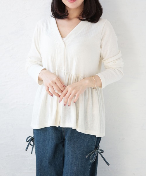 Ruwan yu(ルワンユー)の「小花パンチングリブ切替ペプラムVネックカーディガン(カーディガン/ボレロ・レディース・クリーム・4L/3L/LL/L)」の12枚目の写真