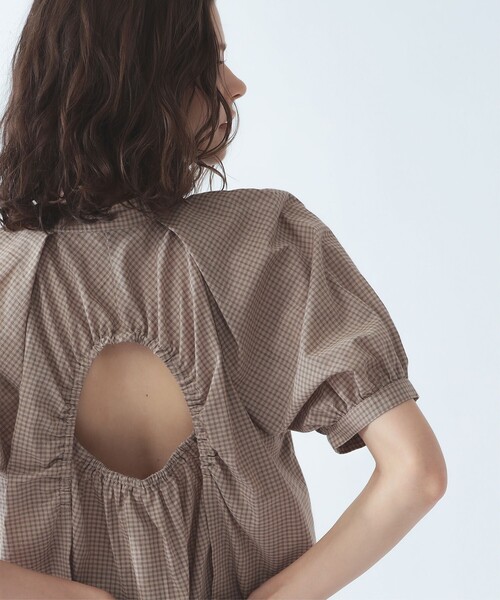 Ray BEAMS(レイビームス)の「チェック バックオープン ブラウス(シャツ/ブラウス・レディース・ベージュ/ブラック・ONE SIZE)」の7枚目の写真
