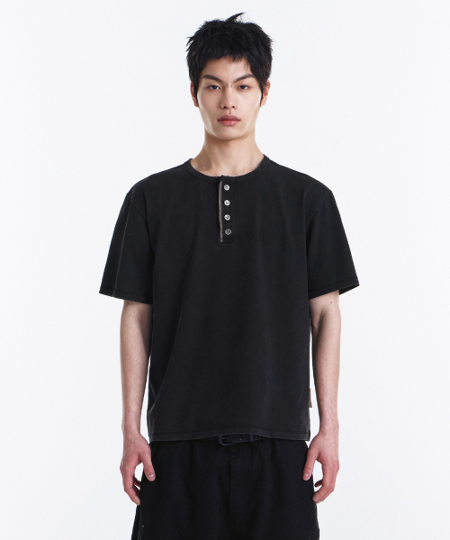 KICHUL（キチョル）の「Military Salt Henley T-shirt (Washed Black)（Tシャツ/カットソー・レディース・その他・SMALL/MEDIUM/LARGE）」の5枚目の写真