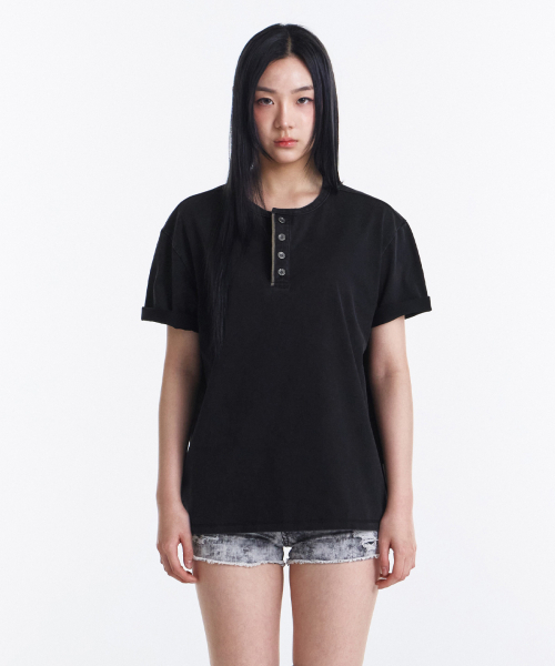 KICHUL（キチョル）の「Military Salt Henley T-shirt (Washed Black)（Tシャツ/カットソー・レディース・その他・SMALL/MEDIUM/LARGE）」の6枚目の写真