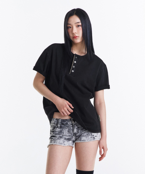 KICHUL（キチョル）の「Military Salt Henley T-shirt (Washed Black)（Tシャツ/カットソー・レディース・その他・SMALL/MEDIUM/LARGE）」の8枚目の写真