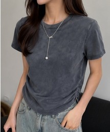 サイドシャーリングで美シルエット!トレンド感漂うショート丈トップス