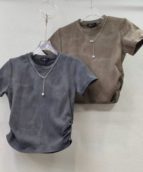 Lips(リップス)の「サイドシャーリングで美シルエット!トレンド感漂うショート丈トップス(Tシャツ/カットソー・レディース・ホワイト/グレー/ブラウン・FREE)」の14枚目の写真