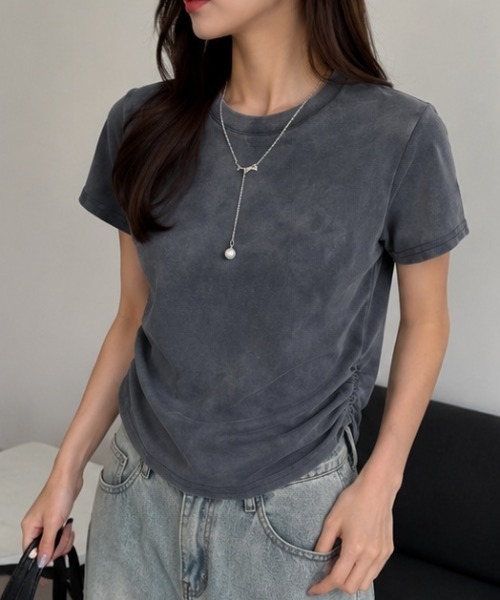 Lips(リップス)の「サイドシャーリングで美シルエット!トレンド感漂うショート丈トップス(Tシャツ/カットソー・レディース・ホワイト/グレー/ブラウン・FREE)」の7枚目の写真