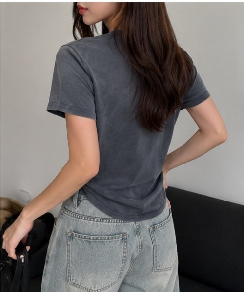 Lips(リップス)の「サイドシャーリングで美シルエット!トレンド感漂うショート丈トップス(Tシャツ/カットソー・レディース・ホワイト/グレー/ブラウン・FREE)」の9枚目の写真