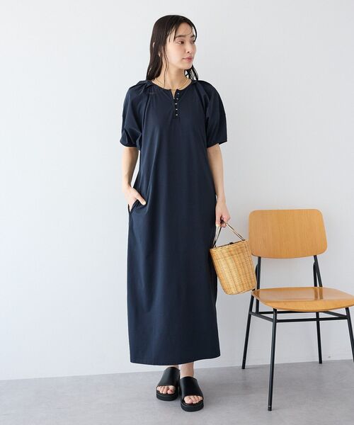 CRAFT STANDARD BOUTIQUE(クラフトスタンダードブティック)の「UVカット ポーチ付きバルーンスリーブワンピース(ワンピース・レディース・ライトブルー/ブラック/ダークカーキ・FREE)」の2枚目の写真