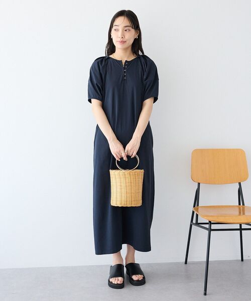 CRAFT STANDARD BOUTIQUE(クラフトスタンダードブティック)の「UVカット ポーチ付きバルーンスリーブワンピース(ワンピース・レディース・ライトブルー/ブラック/ダークカーキ・FREE)」の19枚目の写真