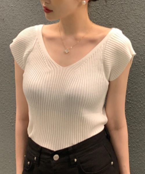 AMAJI(アマジ)の「Vネック リブニット 半袖ニット(ニット/セーター・レディース・ホワイト/ベージュ/ブラック・FREE)」の1枚目の写真