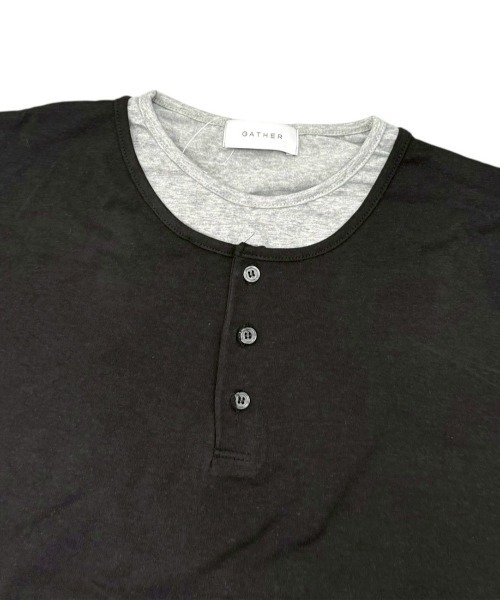 Never mind the XU / Chikashitsu+(ネバーマインド ザ エックスユー / チカシツプラス)の「【nmtc+】Cool Layered Henley Neck Tee / 【エヌエムティーシープラス】クールレイヤードヘンリーネックTシャツ(Tシャツ/カットソー・メンズ・グレー/ブラック・ONE SIZE)」の4枚目の写真