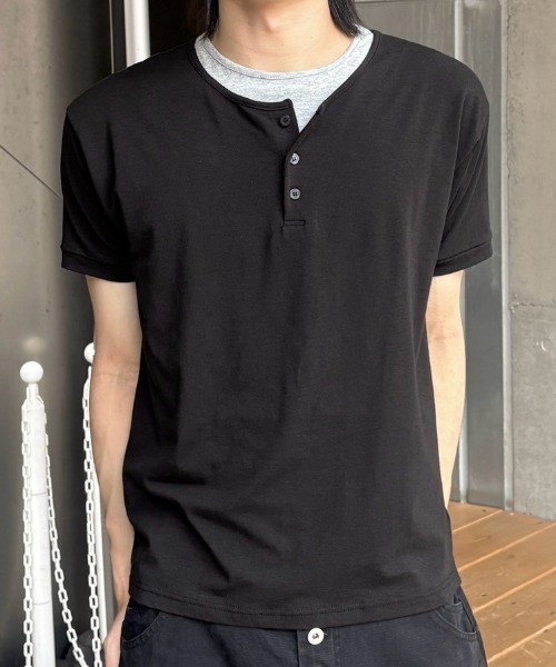 Never mind the XU / Chikashitsu+(ネバーマインド ザ エックスユー / チカシツプラス)の「【nmtc+】Cool Layered Henley Neck Tee / 【エヌエムティーシープラス】クールレイヤードヘンリーネックTシャツ(Tシャツ/カットソー・メンズ・グレー/ブラック・ONE SIZE)」の8枚目の写真