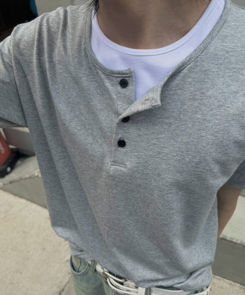 Never mind the XU / Chikashitsu+(ネバーマインド ザ エックスユー / チカシツプラス)の「【nmtc+】Cool Layered Henley Neck Tee / 【エヌエムティーシープラス】クールレイヤードヘンリーネックTシャツ(Tシャツ/カットソー・メンズ・グレー/ブラック・ONE SIZE)」の18枚目の写真