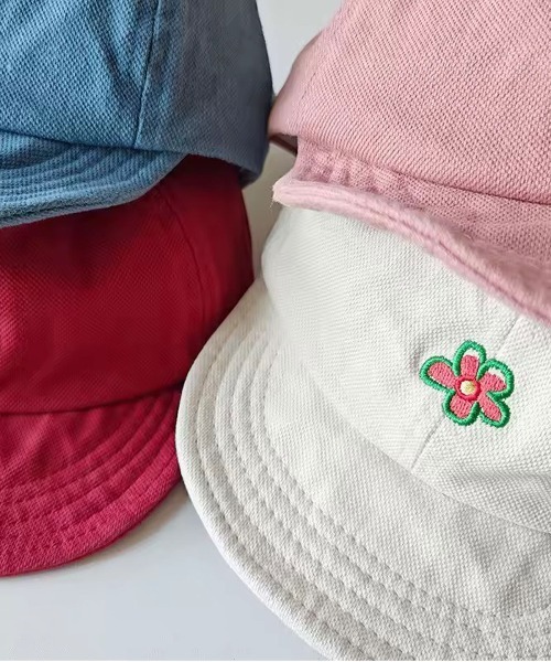 Bambin（ボンバン）の「【 Bambin / ボンバン 】 ワンポイント フラワー 刺繍 キッズ キャップ（キャップ・キッズ・ブルー/ブラック/アイボリー/ピンク・FREE）」の6枚目の写真