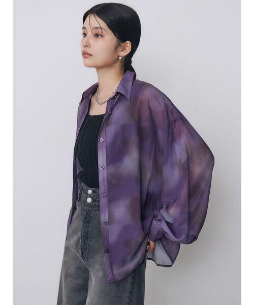 MURUA(ムルーア)の「【セットアップ対応】ニュアンスシアーシャツ 夏服(シャツ/ブラウス・レディース・パープル/ブルー・FREE)」の8枚目の写真