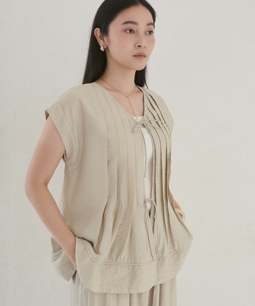 hunch(ハンチ)の「パラシュートファブリック 前後2WAYタックブラウス(シャツ/ブラウス・レディース・アイボリー/ブラック/カーキ・FREE)」の6枚目の写真