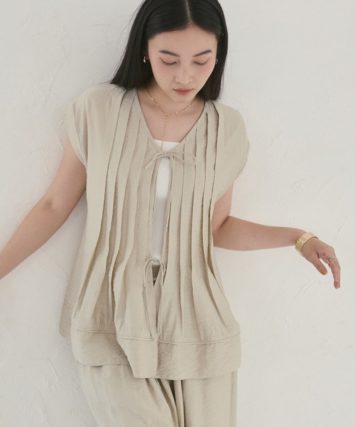 hunch(ハンチ)の「パラシュートファブリック 前後2WAYタックブラウス(シャツ/ブラウス・レディース・アイボリー/ブラック/カーキ・FREE)」の7枚目の写真
