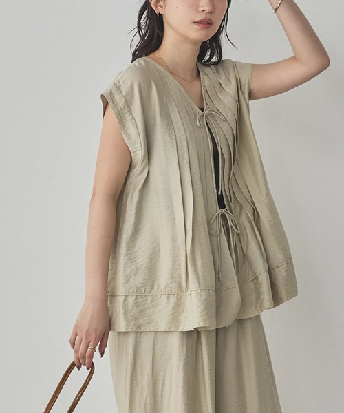 hunch(ハンチ)の「パラシュートファブリック 前後2WAYタックブラウス(シャツ/ブラウス・レディース・アイボリー/ブラック/カーキ・FREE)」の10枚目の写真