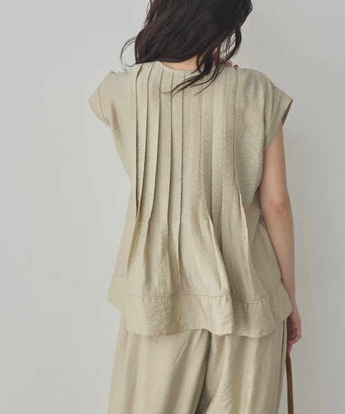 hunch(ハンチ)の「パラシュートファブリック 前後2WAYタックブラウス(シャツ/ブラウス・レディース・アイボリー/ブラック/カーキ・FREE)」の11枚目の写真