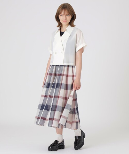 BLUE LABEL CRESTBRIDGE(ブルーレーベルクレストブリッジ)の「【接触冷感】【防シワ】シアーボイルショートジャケット(シャツ/ブラウス・レディース・ブラック/ホワイト・38/36)」の4枚目の写真