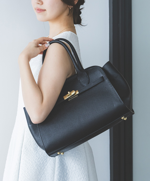AULENTTI(オウレンティ)の「《WEB限定カラーあり》AULENTTI/オウレンティ バックル付きミニボストン(ショルダーバッグ・レディース・ブラック/ベージュ/ネイビー・FREE)」の16枚目の写真