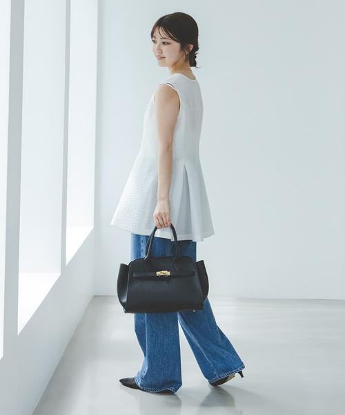 AULENTTI(オウレンティ)の「《WEB限定カラーあり》AULENTTI/オウレンティ バックル付きミニボストン(ショルダーバッグ・レディース・ブラック/ベージュ/ネイビー・FREE)」の14枚目の写真