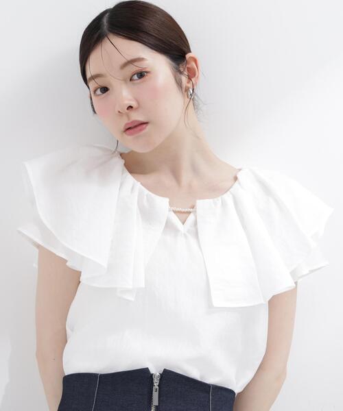 PROPORTION BODY DRESSING（プロポーションボディドレッシング）の「パール付きラッフルブラウス（シャツ/ブラウス・レディース・ホワイト/ブルー/ネイビー・FREE）」の2枚目の写真