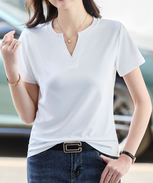 2ly2(トゥーリートゥー)の「キーネック 半袖カットソー 無地デザイン シンプルトップス デイリーTシャツ(Tシャツ/カットソー・レディース・グレー/ブラック/ホワイト・FREE)」の2枚目の写真