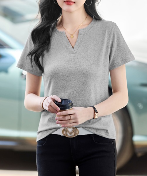 2ly2(トゥーリートゥー)の「キーネック 半袖カットソー 無地デザイン シンプルトップス デイリーTシャツ(Tシャツ/カットソー・レディース・グレー/ブラック/ホワイト・FREE)」の13枚目の写真