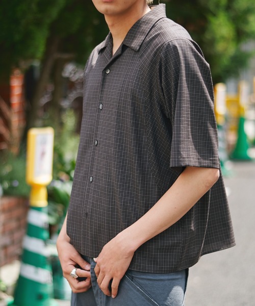 CONZ(コンズ)の「cropped open collar short sleeve shirt check/チェックシャツ/短丈/夏服/CONZ(シャツ/ブラウス・メンズ・ブラック/ネイビー/ブラウン・1/2/3)」の3枚目の写真