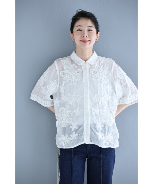 cawaii(カワイイ)の「キラキラビーズの花刺繍シャツトップス(シャツ/ブラウス・レディース・ホワイト・FREE)」の5枚目の写真