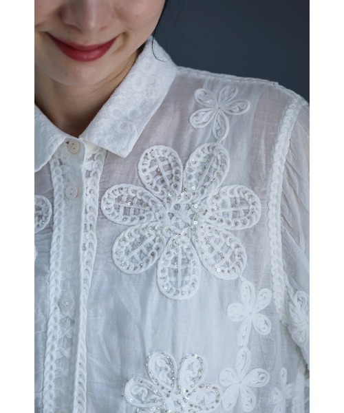 cawaii(カワイイ)の「キラキラビーズの花刺繍シャツトップス(シャツ/ブラウス・レディース・ホワイト・FREE)」の7枚目の写真