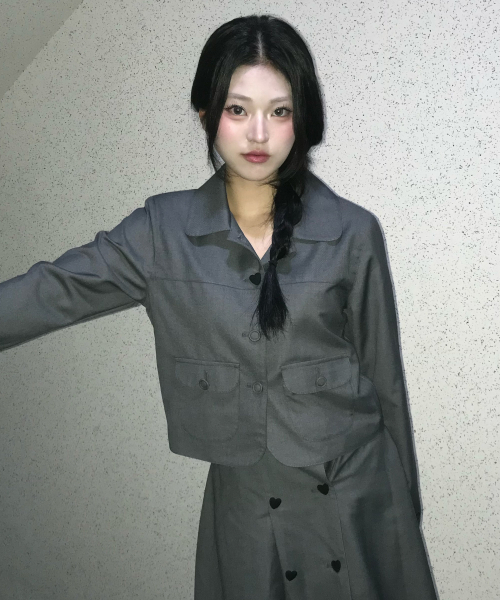 ROGIN N ROSIE(ロギンエンロージー)の「Heart Button Point Blazer Jacket Charcoal(テーラードジャケット・レディース・その他・FREE)」の2枚目の写真