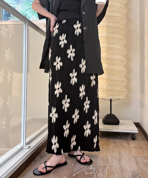 ISOOK（アイスー）の「【ISOOK / アイスー】ランダムプリーツナロースカート / ロングスカート ウエストゴム 無地 ドット 花柄 フラワー柄 Iラインスカート ZOZOTOWN限定（スカート・レディース・ブラック/ブラック系その他/ドット・FREE）」の13枚目の写真