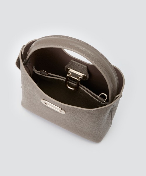 PELLICO（ペリーコ）の「ANELLI TURNLOCK MINI バッグ TAUPE（ハンドバッグ・レディース・グレイッシュベージュ・FREE）」の6枚目の写真