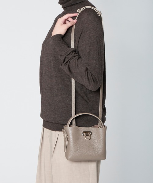 PELLICO（ペリーコ）の「ANELLI TURNLOCK MINI バッグ TAUPE（ハンドバッグ・レディース・グレイッシュベージュ・FREE）」の7枚目の写真