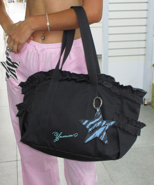 YEOMIMの「camp frill bag (charcoal)（ショルダーバッグ・レディース・その他・FREE）」の2枚目の写真