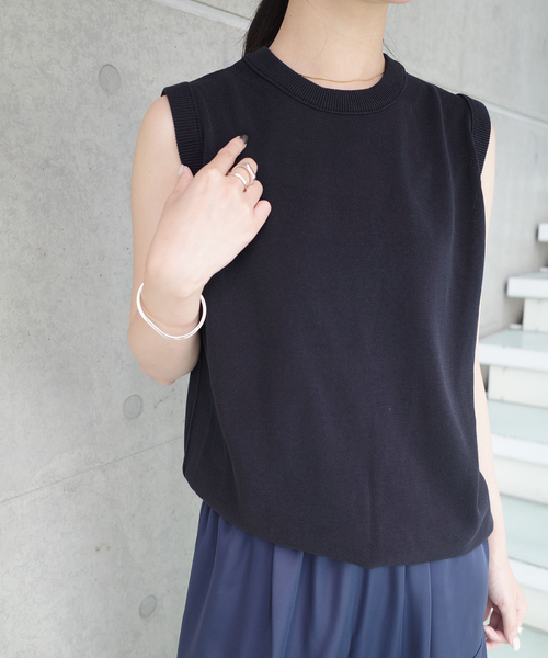 IENA(イエナ)の「《一部店舗限定》Maison IENA アシンメトリーノースリーブ(ニット/セーター・レディース・ネイビー・FREE)」の8枚目の写真