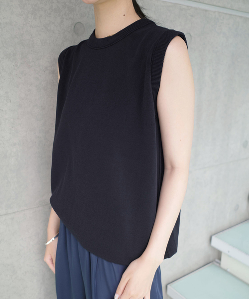 IENA(イエナ)の「《一部店舗限定》Maison IENA アシンメトリーノースリーブ(ニット/セーター・レディース・ネイビー・FREE)」の9枚目の写真