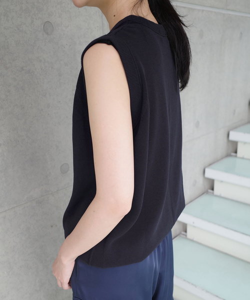 IENA(イエナ)の「《一部店舗限定》Maison IENA アシンメトリーノースリーブ(ニット/セーター・レディース・ネイビー・FREE)」の10枚目の写真