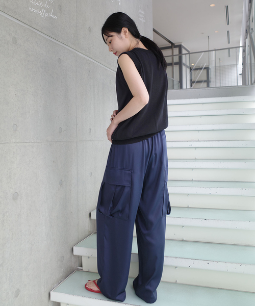 IENA(イエナ)の「《一部店舗限定》Maison IENA アシンメトリーノースリーブ(ニット/セーター・レディース・ネイビー・FREE)」の12枚目の写真