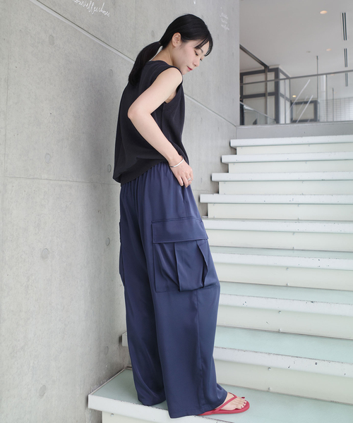 IENA(イエナ)の「《一部店舗限定》Maison IENA アシンメトリーノースリーブ(ニット/セーター・レディース・ネイビー・FREE)」の13枚目の写真