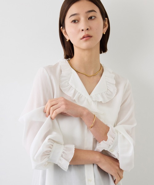 ROPE'(ロペ)の「エンブロイダリーフリルブラウス(シャツ/ブラウス・レディース・ホワイト/ブラック・38)」の1枚目の写真