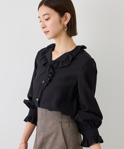 ROPE'(ロペ)の「エンブロイダリーフリルブラウス(シャツ/ブラウス・レディース・ホワイト/ブラック・38)」の2枚目の写真