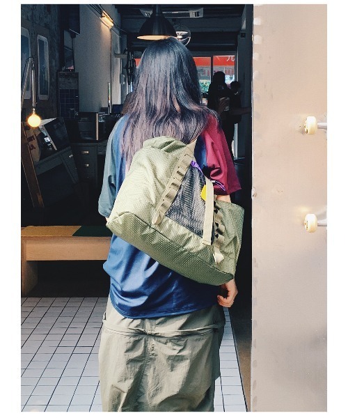 OFFWINTER(オフウィンター)の「【OFFWINTER】 アウトドア配色切替 多機能トートバッグ(魔女×航空シリーズ)(トートバッグ・メンズ・グリーン/グレー・FREE)」の7枚目の写真