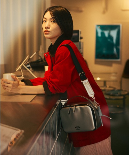 UMBRO(アンブロ)の「umbro/アンブロ 6W12 ショルダーバッグ 20301(ショルダーバッグ・レディース・ブラック/シルバー・FREE)」の9枚目の写真