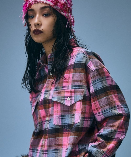 GEVS.(ジェイヴィス)の「ワイドシルエットチェックシャツ<大きいサイズ有>GEVS.(シャツ/ブラウス・レディース・ピンク系/イエロー系・5L/4L/3L/LL/L/M)」の3枚目の写真