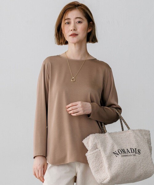 23区(ニジュウサンク)の「サテン ロングスリーブ Tシャツ(Tシャツ/カットソー・レディース・ブラウン系/黄土色系/アイボリー系/オールドローズ系/グレー系・38/40)」の4枚目の写真
