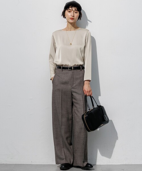 23区(ニジュウサンク)の「サテン ロングスリーブ Tシャツ(Tシャツ/カットソー・レディース・ブラウン系/黄土色系/アイボリー系/オールドローズ系/グレー系・38/40)」の6枚目の写真