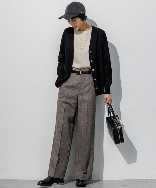 23区(ニジュウサンク)の「サテン ロングスリーブ Tシャツ(Tシャツ/カットソー・レディース・ブラウン系/黄土色系/アイボリー系/オールドローズ系/グレー系・38/40)」の9枚目の写真